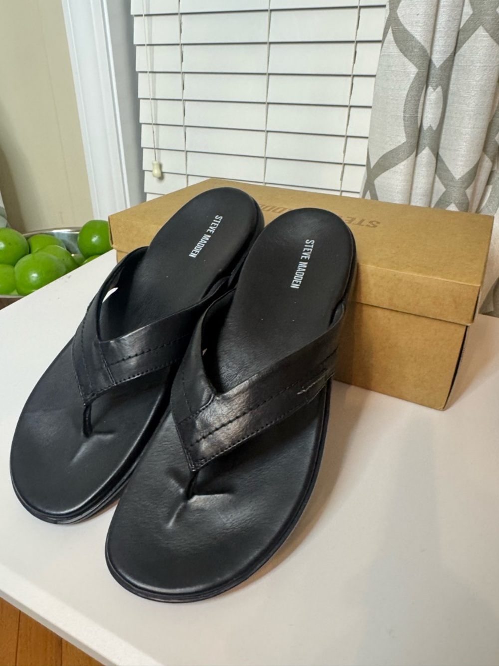 Steve Madden “Emmett” Black Leather Thong Sandals for Men * New in Box!*